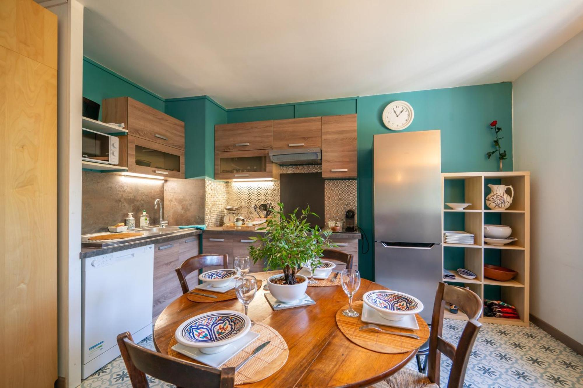 Les Volets Bleus Apartment